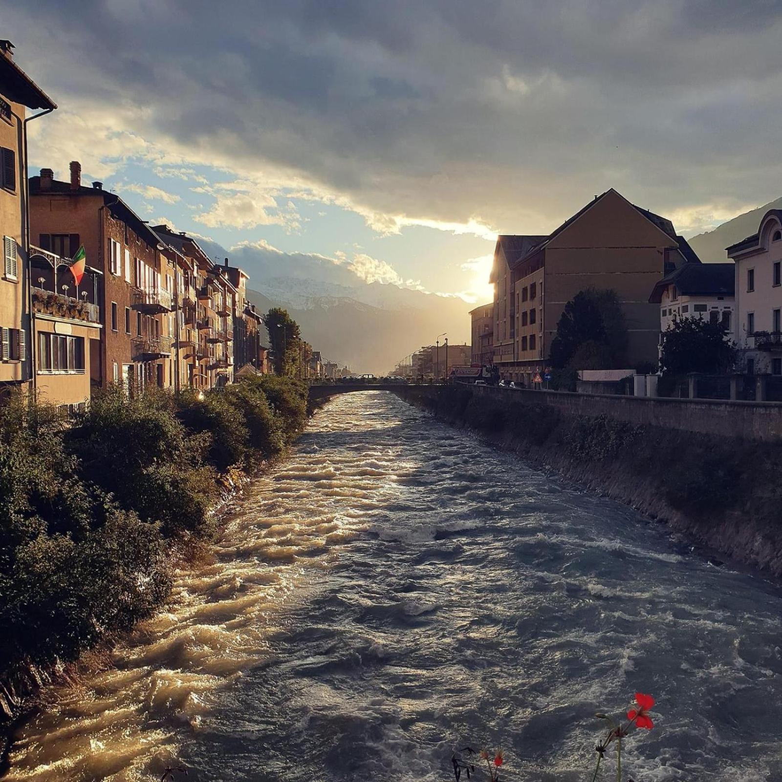 La Perla Del Bernina Express Apartment Tirano Ngoại thất bức ảnh